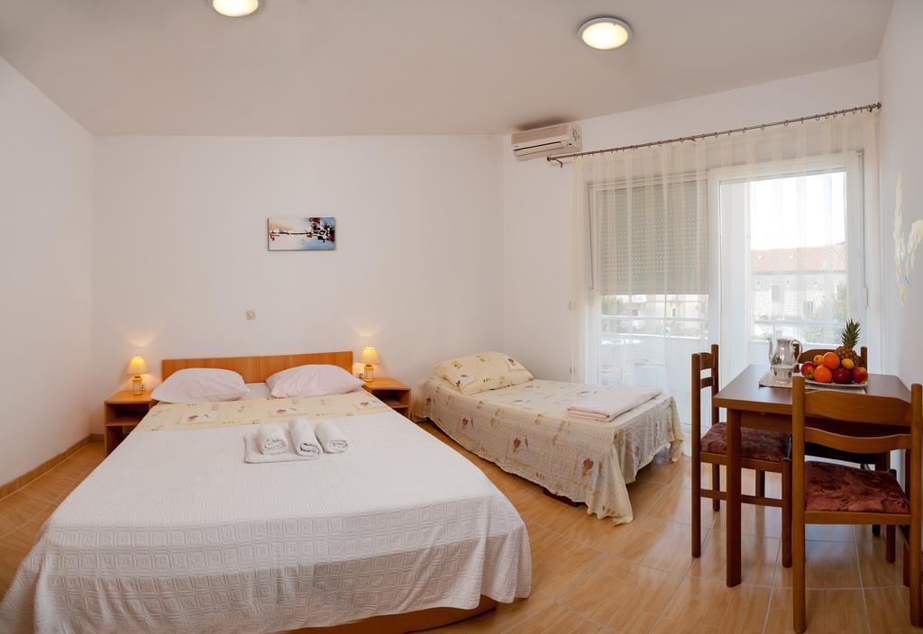 شقة House Marta Baška Voda الغرفة الصورة