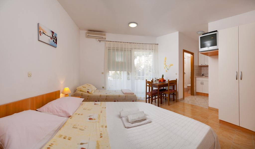 شقة House Marta Baška Voda الغرفة الصورة