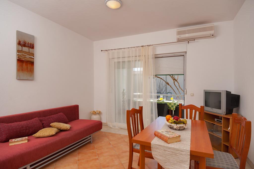 شقة House Marta Baška Voda الغرفة الصورة